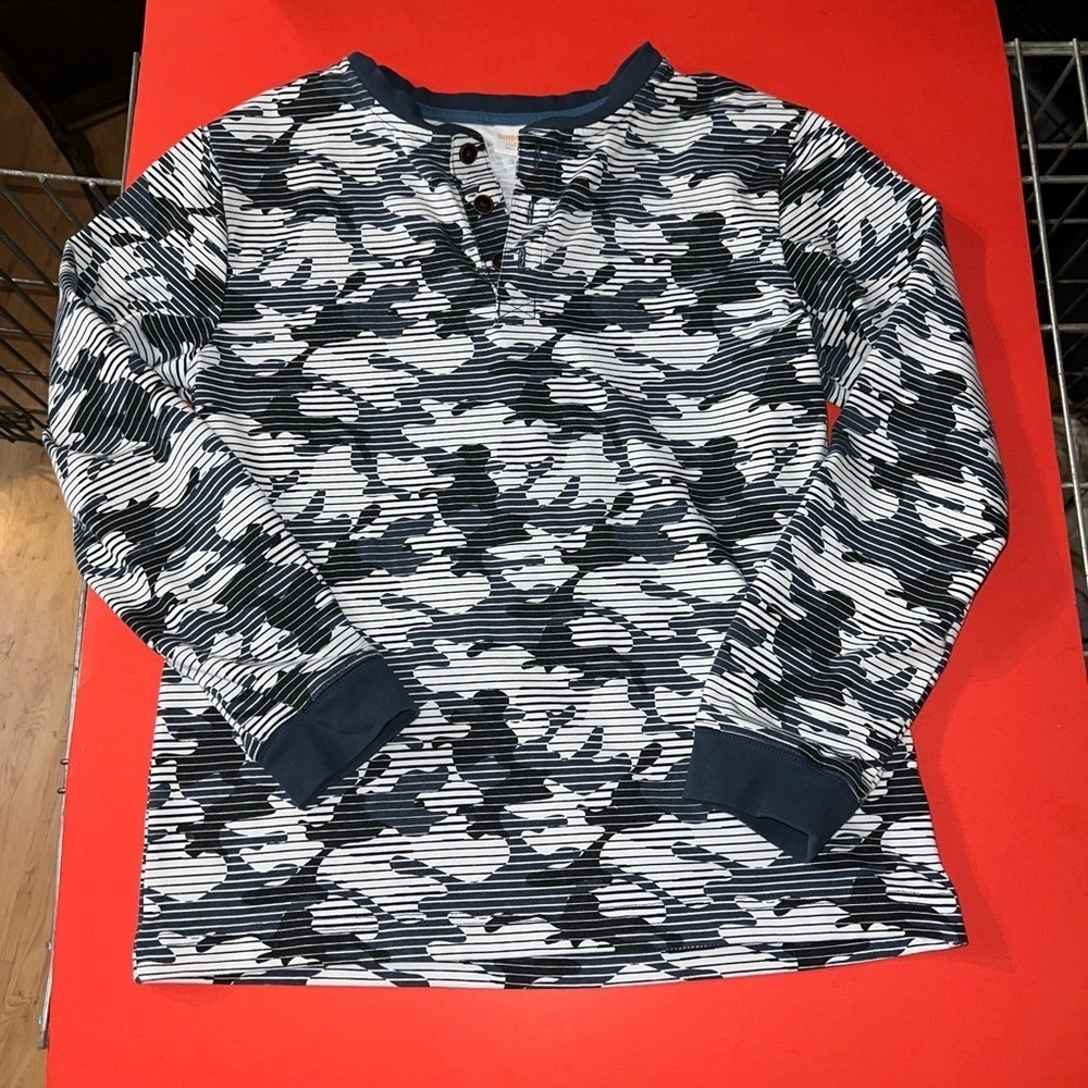 VINTAGE GYMBOREE BOYS SZ 10/12 LONG SLEEVED GRAY AND WHITE CAMO SHIRT